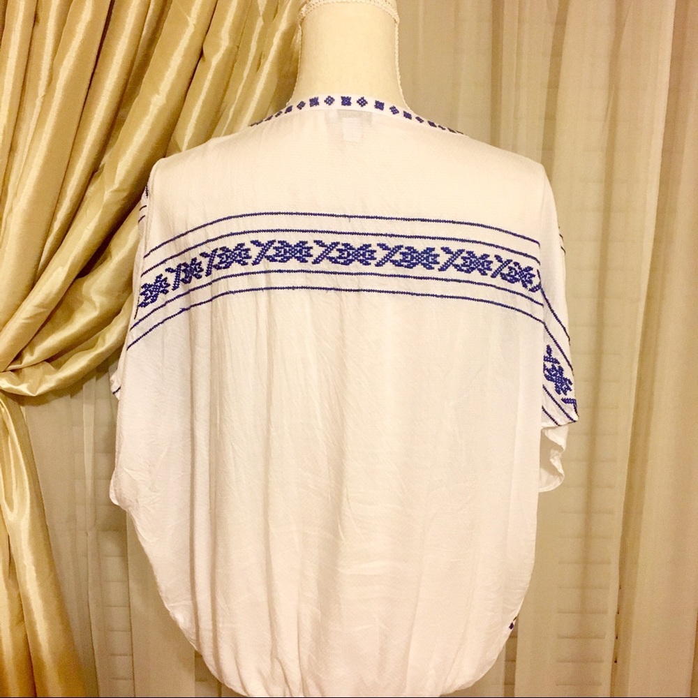 SOLD Lucky Brand Boho White & Blue Embroidered Top - Picture 6 of 7